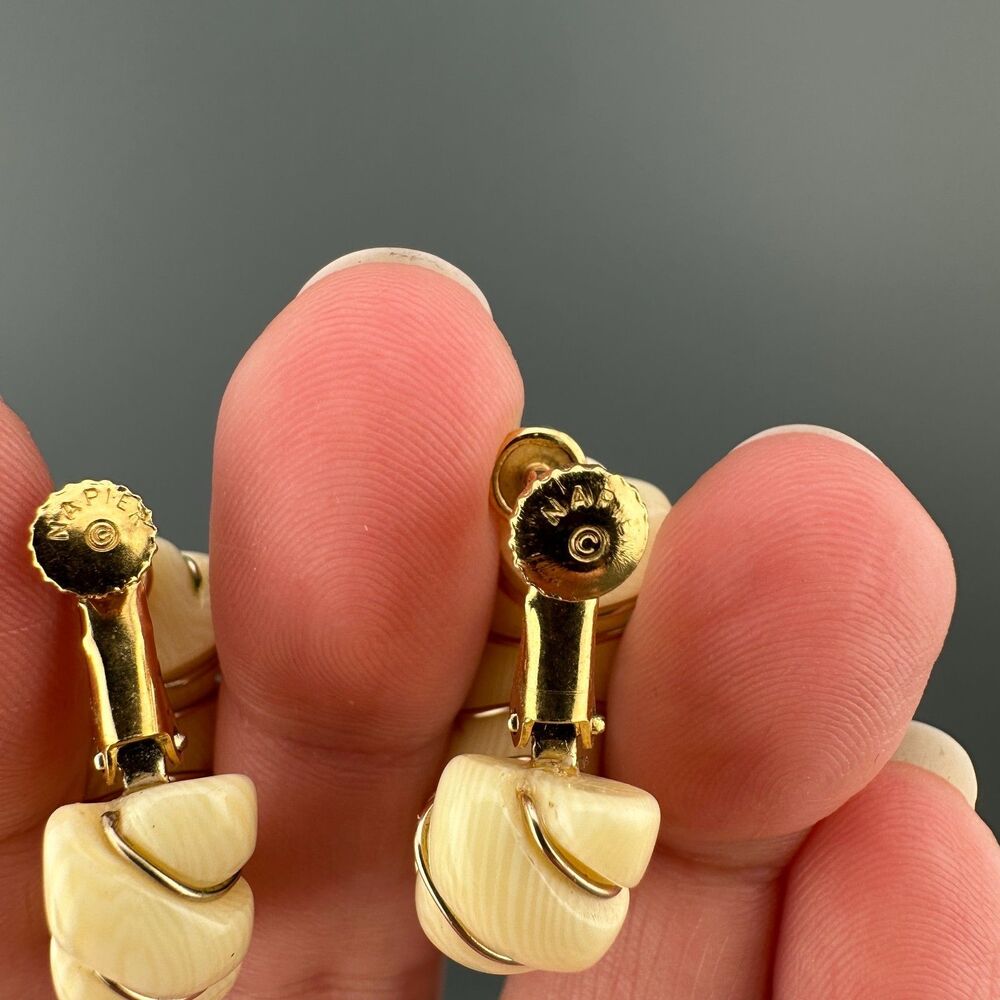 Vintage Napier Hoop Earrings MCM Cream Shrimp Gold Tone Clip Screw Signed - Picture 6 of 11